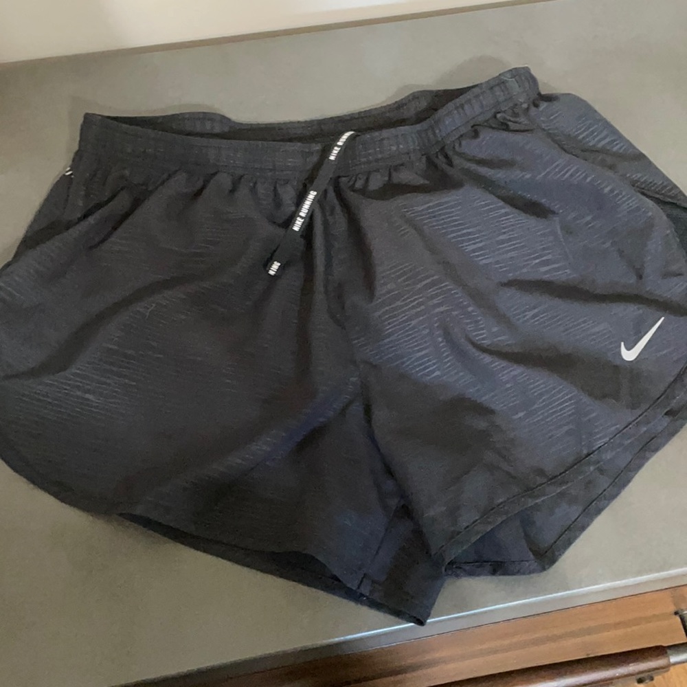 Like New! Nike dry fit athletic shorts!